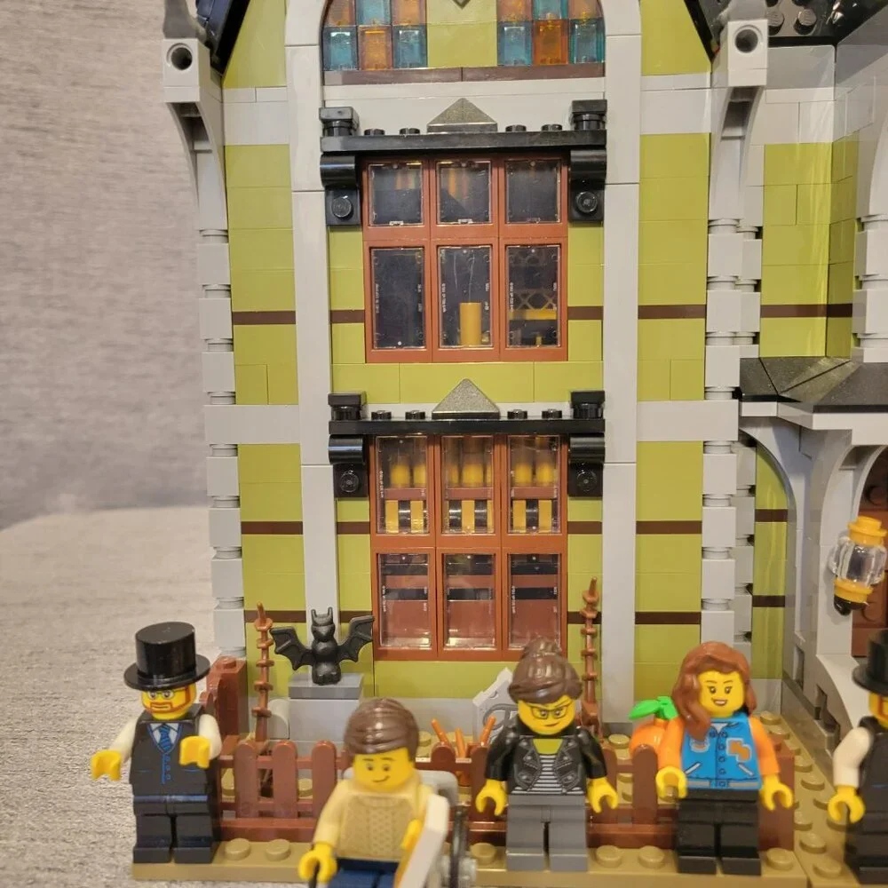 Lego Icons Haunted House 10273